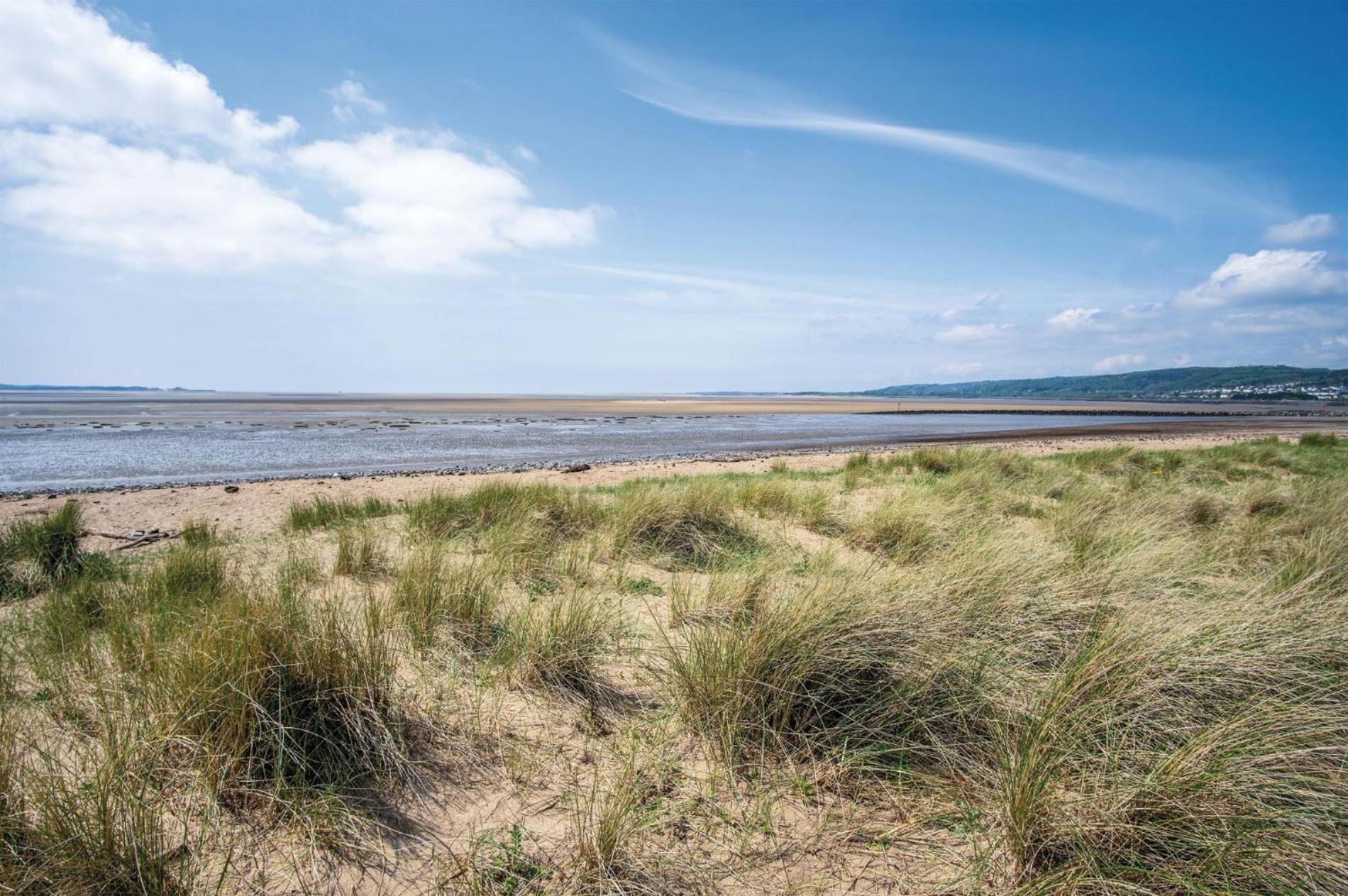 Beach View - 2 Bedroom Apartment - Llanelli Kültér fotó